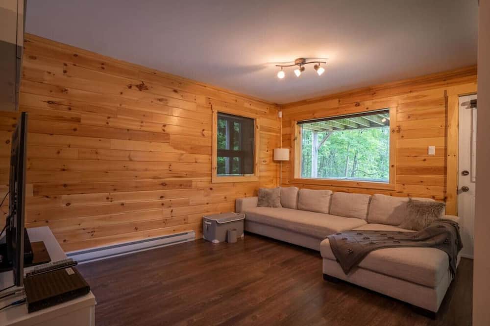 Photo of Livingroom in Val-des-Lacs