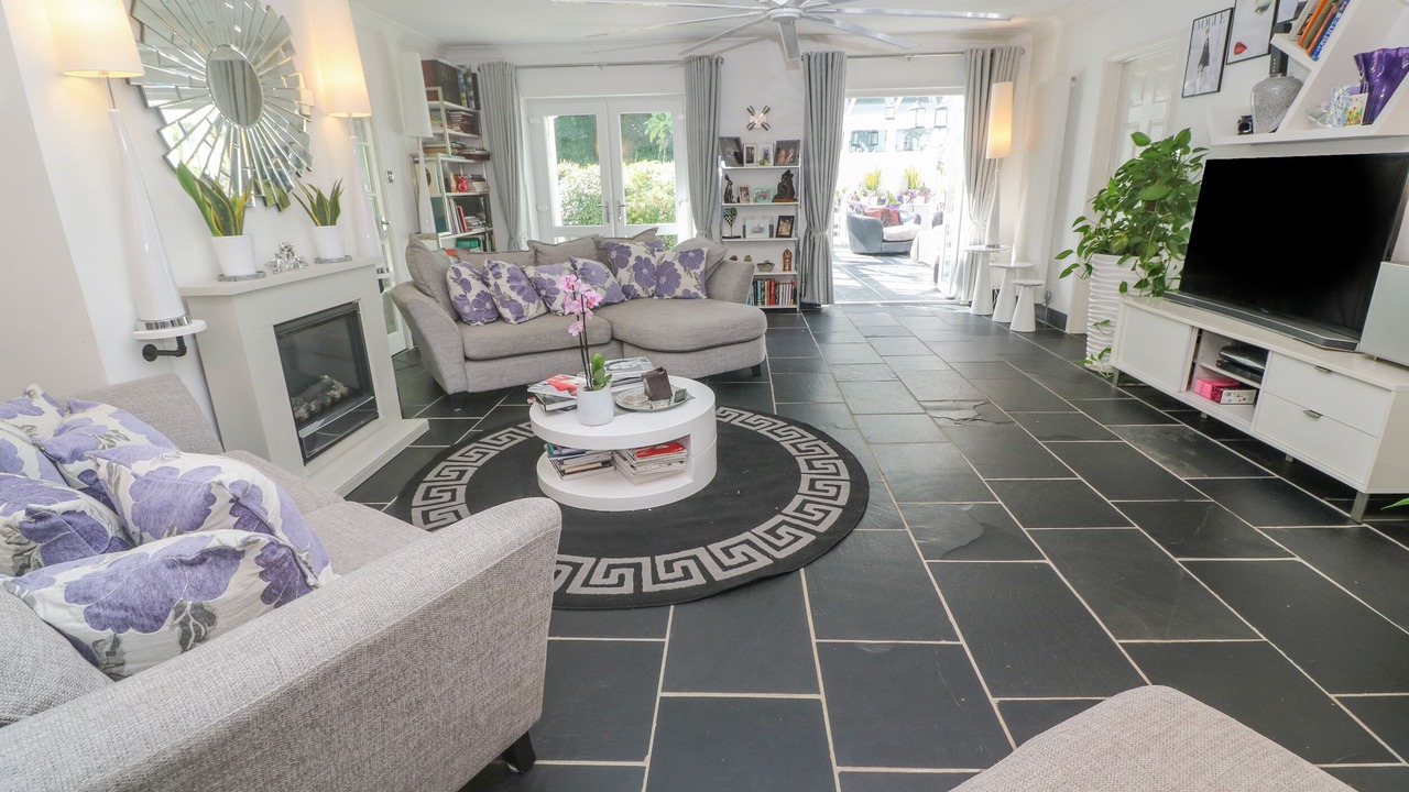 Photo of Livingroom in Chysauster