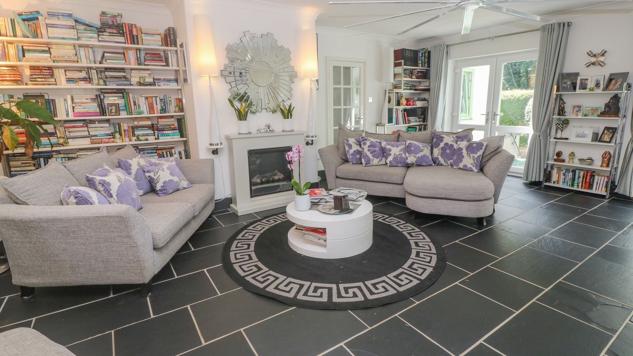 Photo of Livingroom in Chysauster