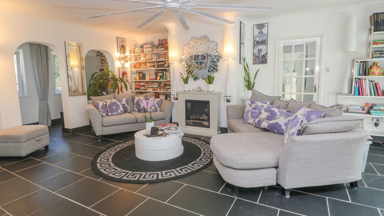 Photo of Livingroom in Chysauster