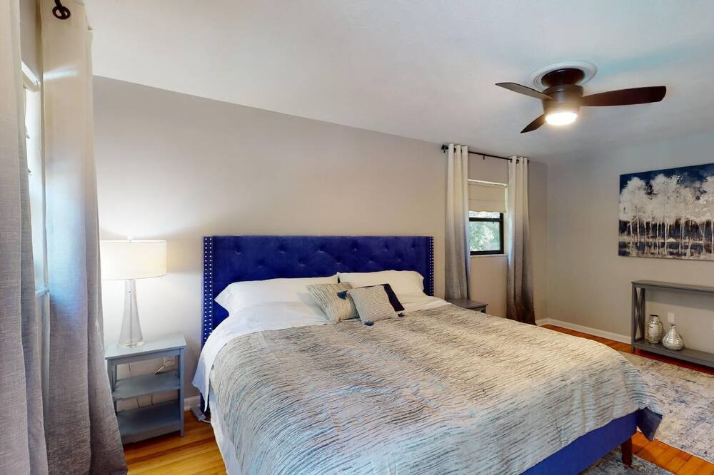 Photo of Bedroom in Melbourne Village