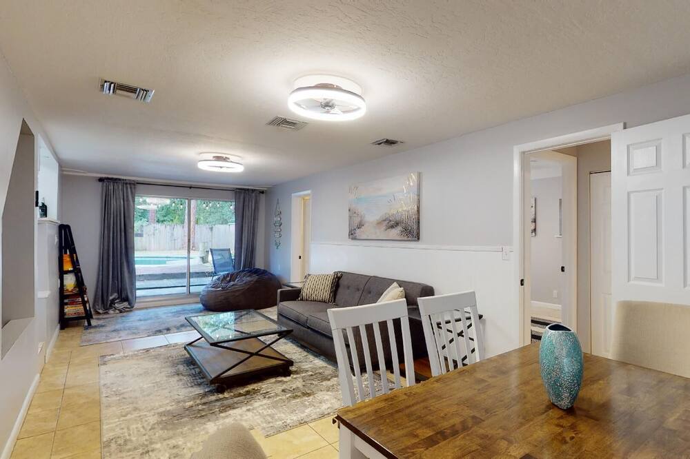 Photo of Livingroom in Melbourne Village