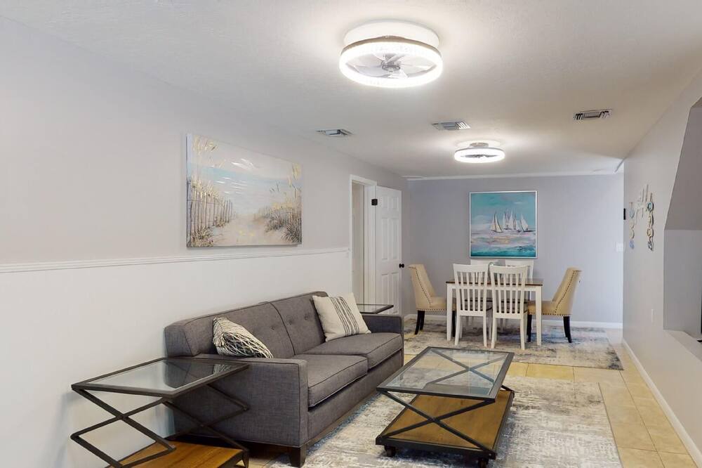 Photo of Livingroom in Melbourne Village