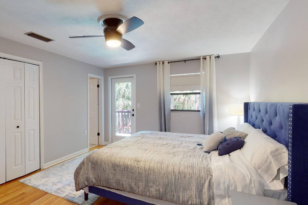 Photo of Bedroom in Melbourne Village