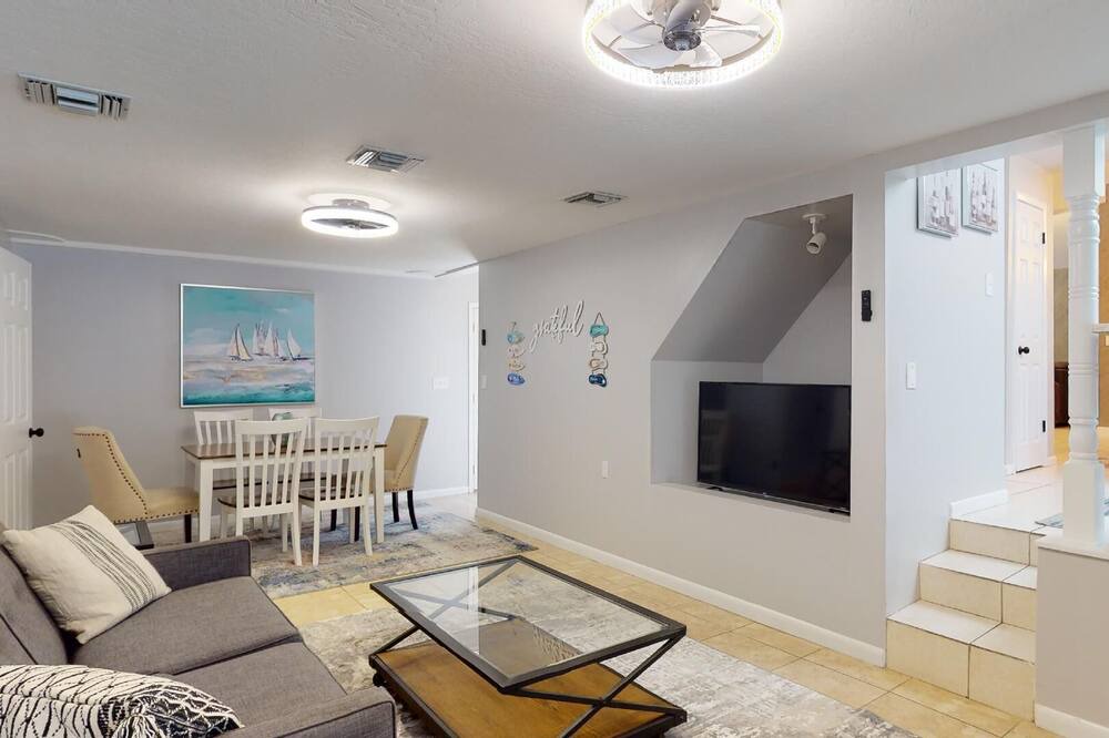 Photo of Livingroom in Melbourne Village