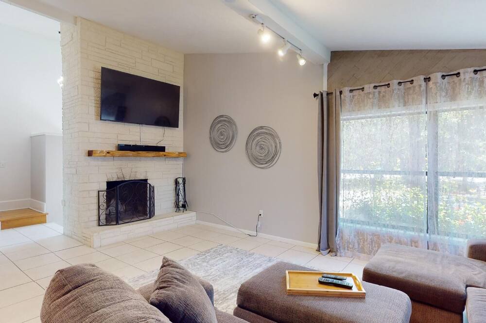 Photo of Livingroom in Melbourne Village