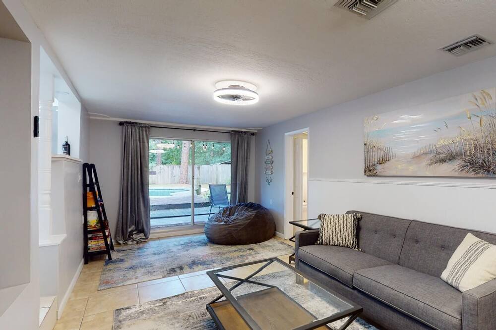 Photo of Livingroom in Melbourne Village
