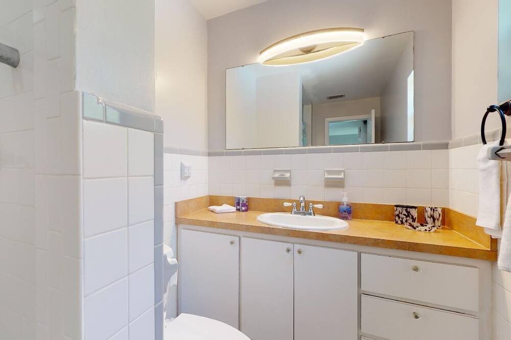 Photo of Bathroom in Melbourne Village