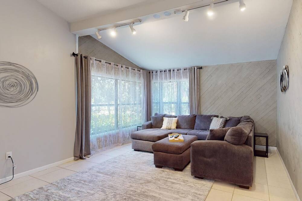 Photo of Bedroom in Melbourne Village