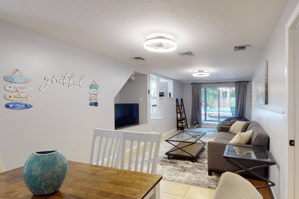 Photo of Livingroom in Melbourne Village