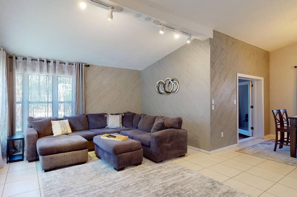 Photo of Livingroom in Melbourne Village