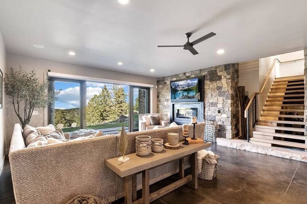 Photo of Livingroom in Indian Hills