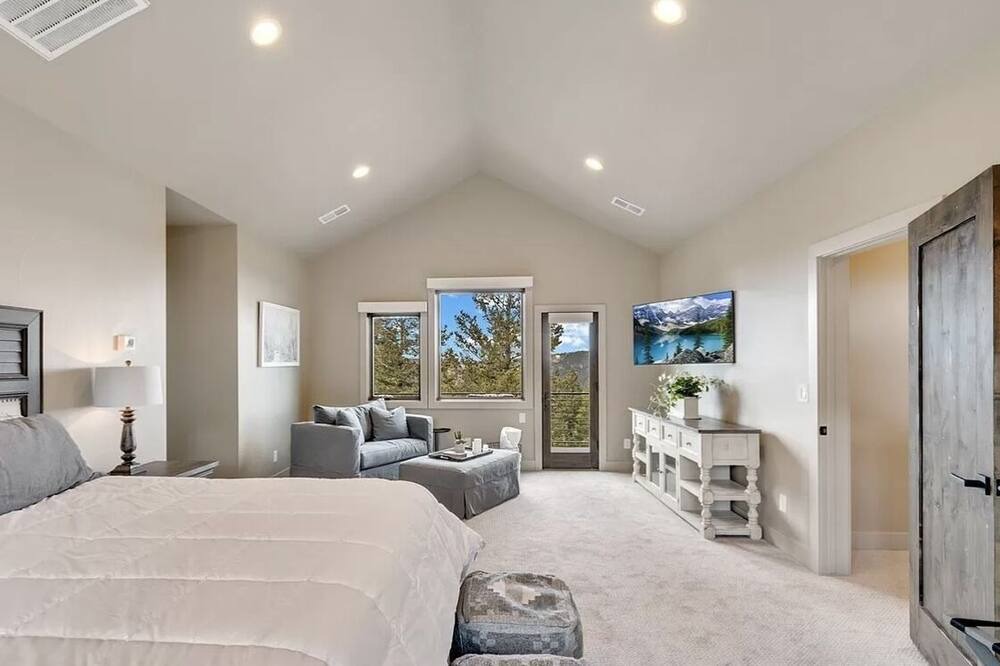 Photo of Bedroom in Indian Hills