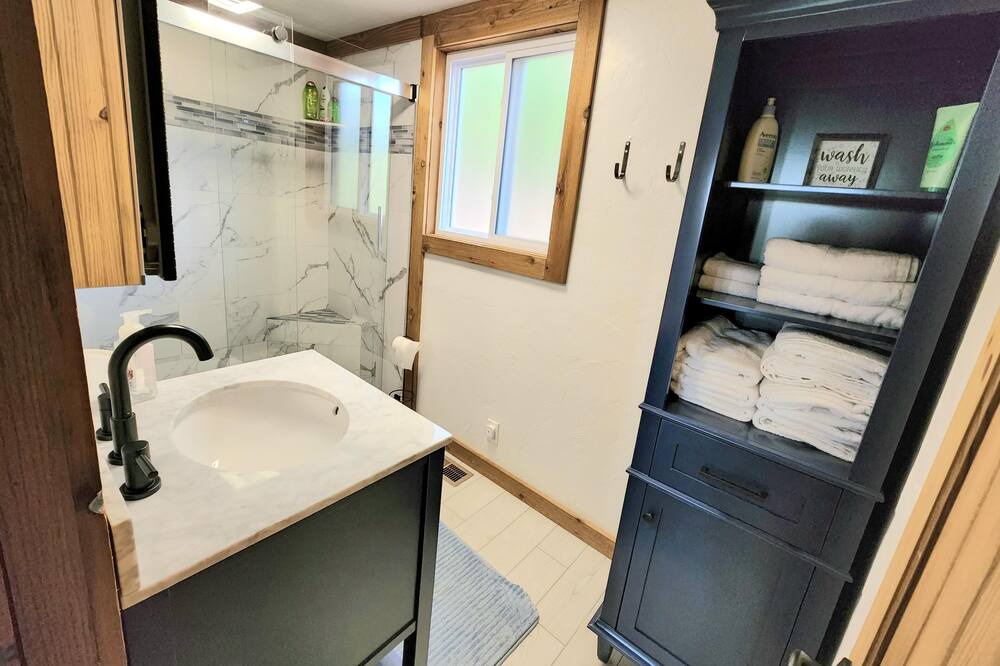 Photo of Bathroom in Canadian