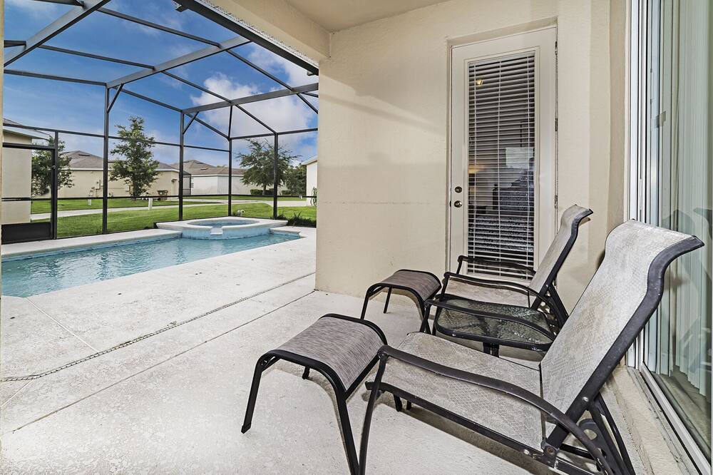 Photo of Outdoor in Trafalgar Village