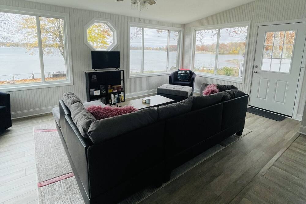 Photo of Livingroom in Kalamazoo