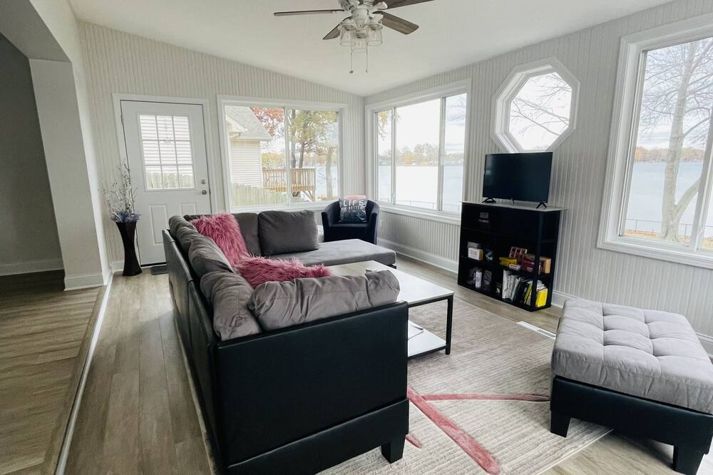 Photo of Livingroom in Kalamazoo