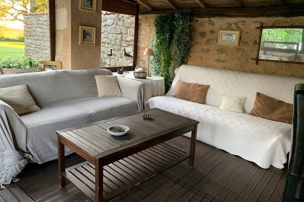 Photo of Livingroom in Savigny-Levescault