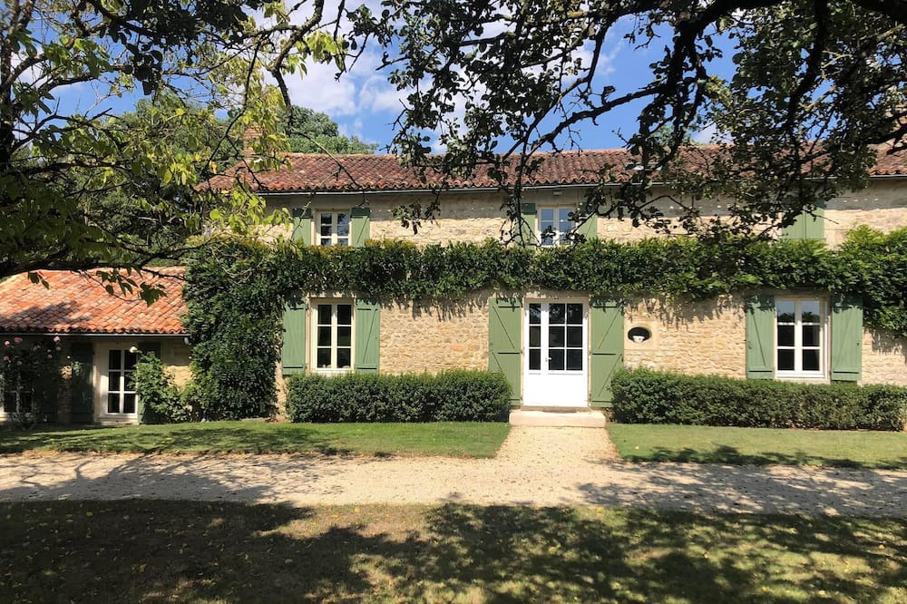 Photo of Outdoor in Savigny-Levescault