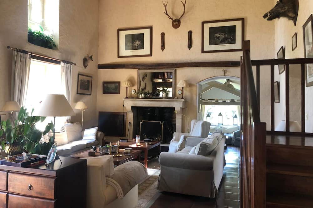 Photo of Livingroom in Savigny-Levescault
