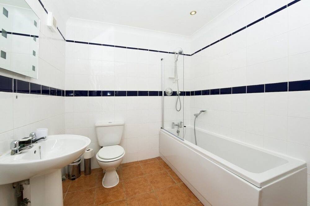 Photo of Bathroom in West Lulworth