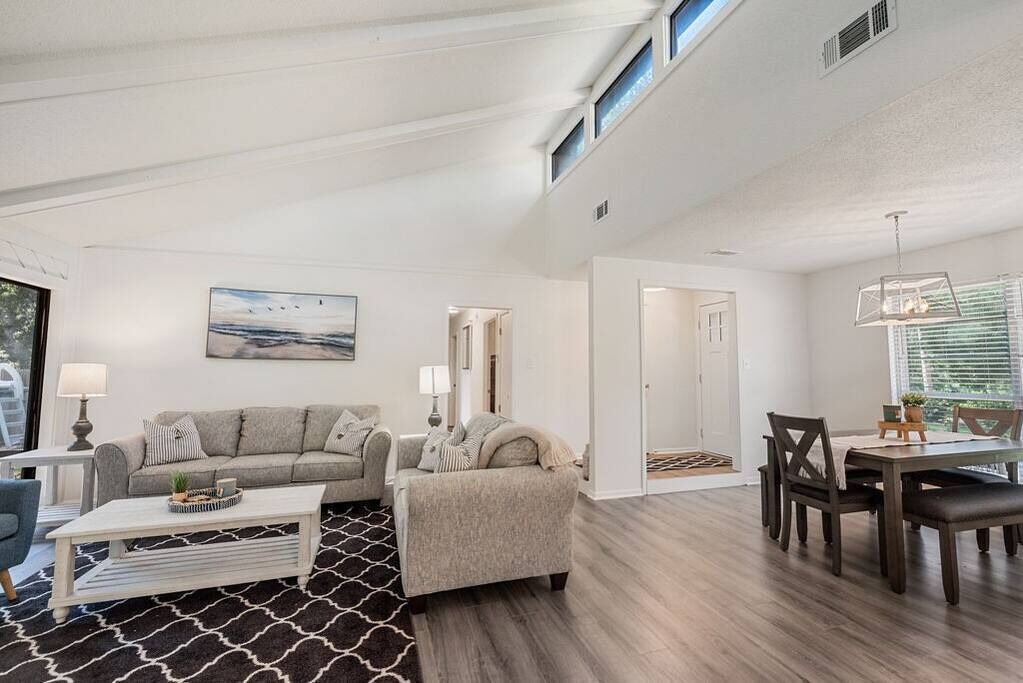 Photo of Livingroom in Theodore