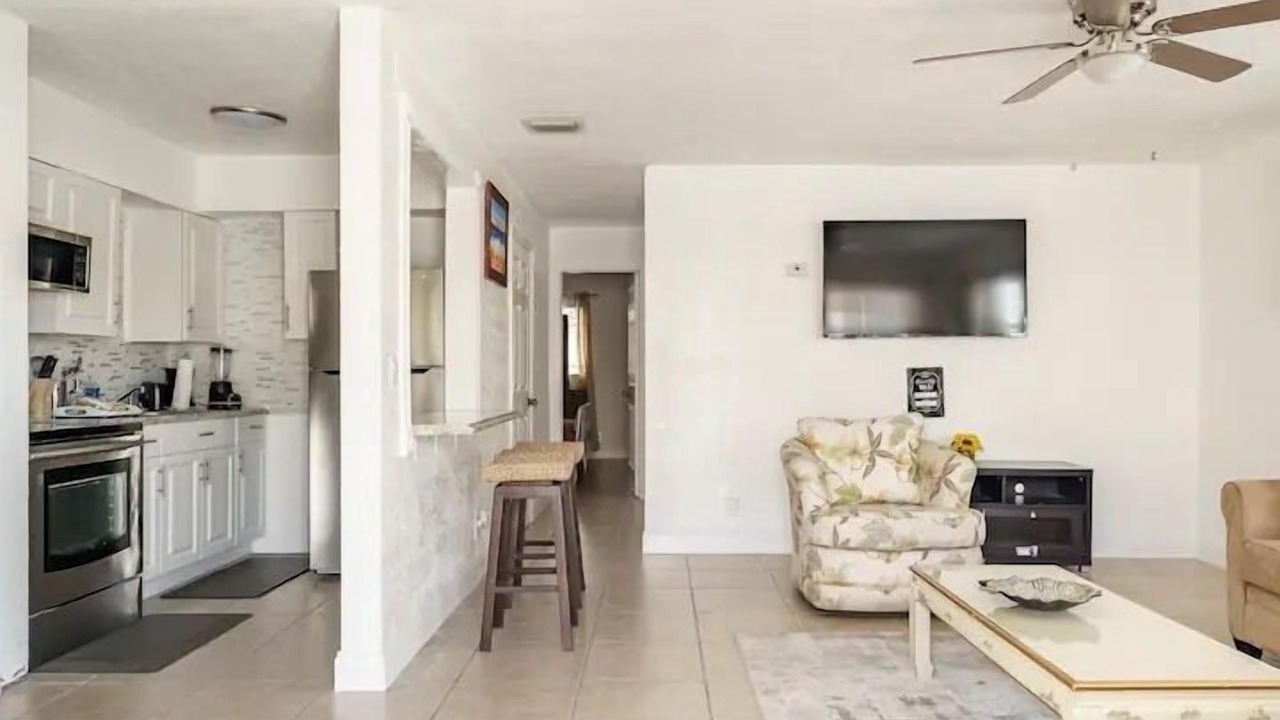 Photo of Livingroom in Oakland Park