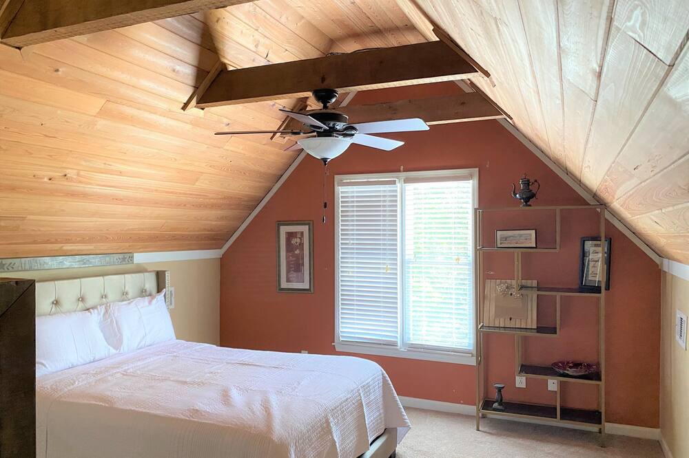 Photo of Bedroom in Macon