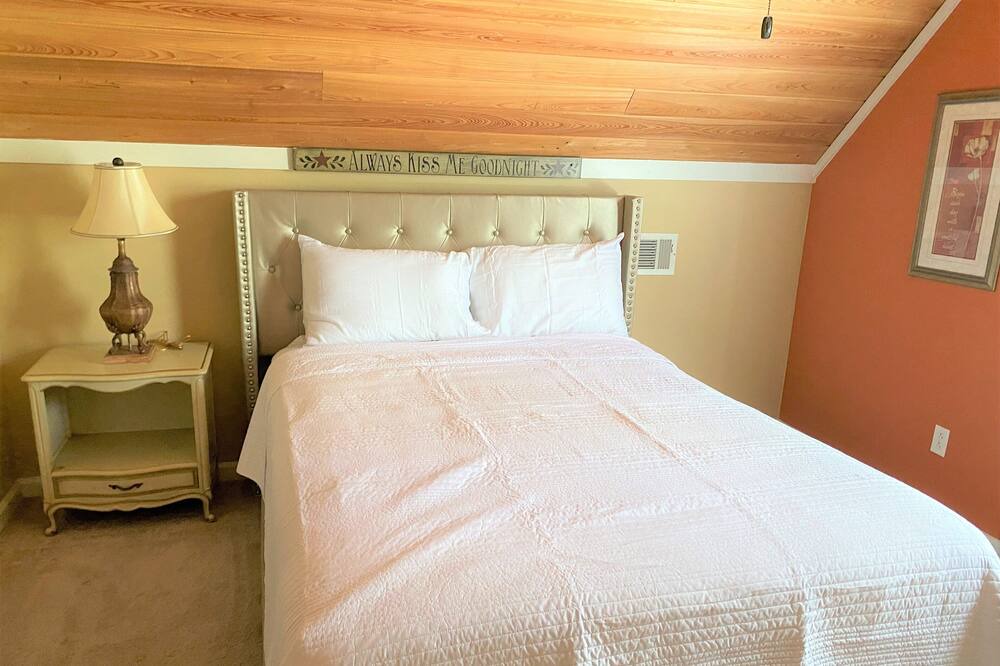 Photo of Bedroom in Macon