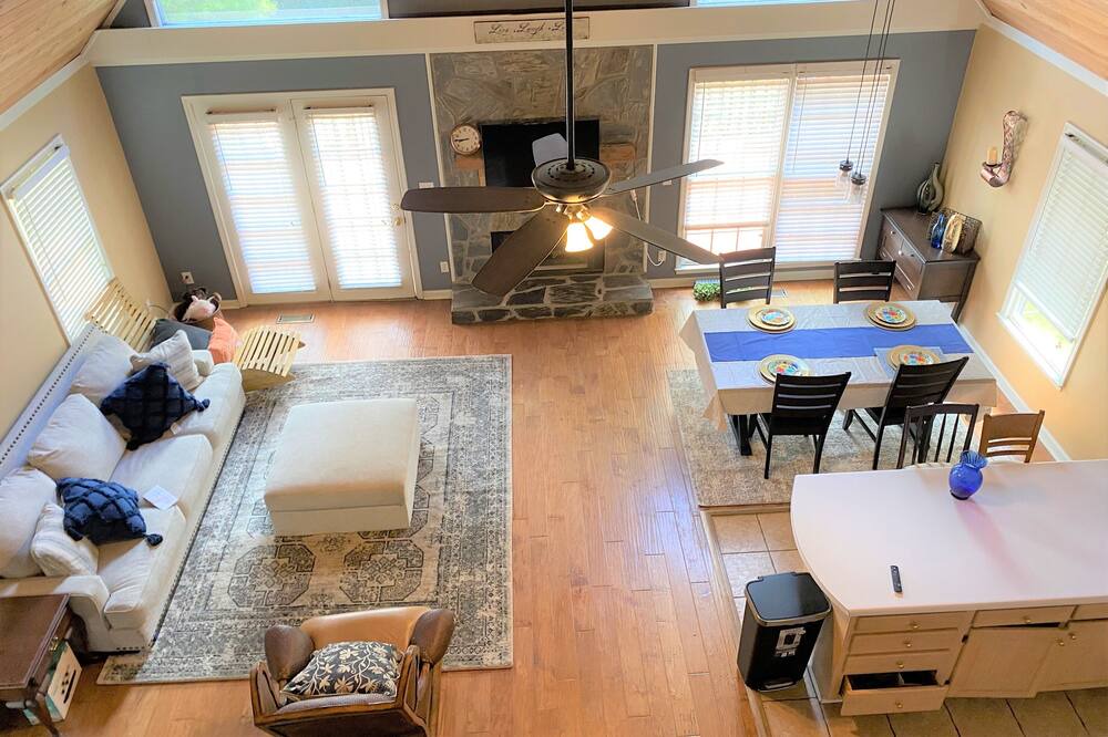 Photo of Livingroom in Macon