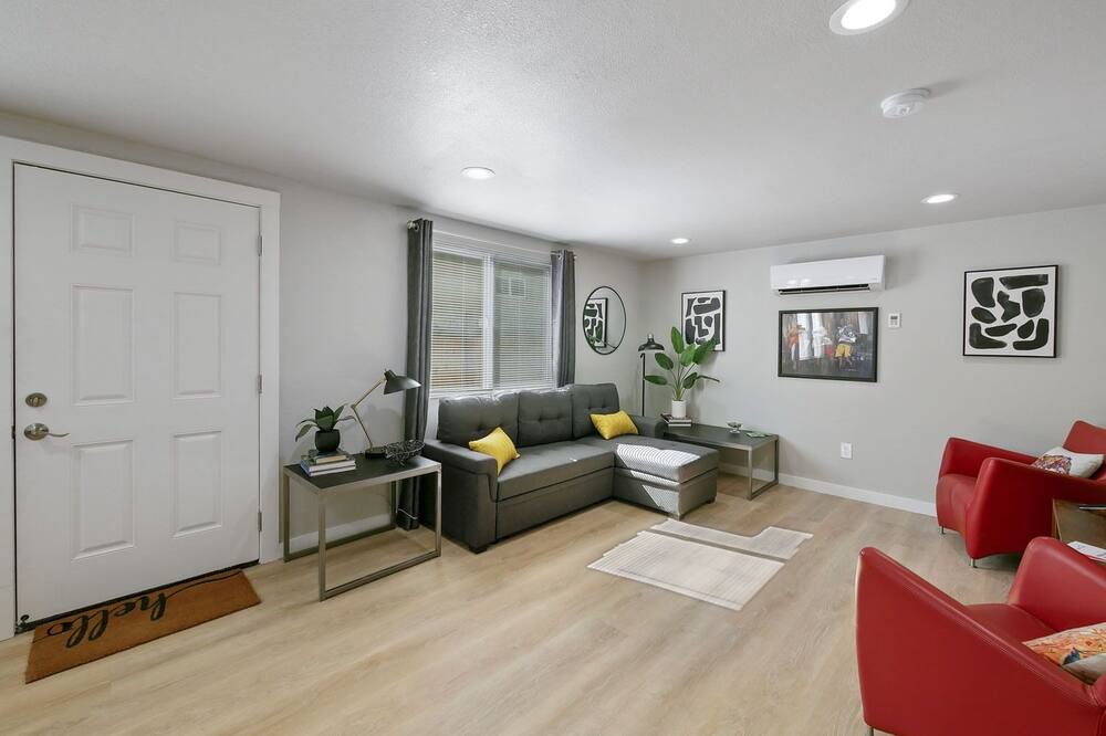 Photo of Livingroom in North Oak Park