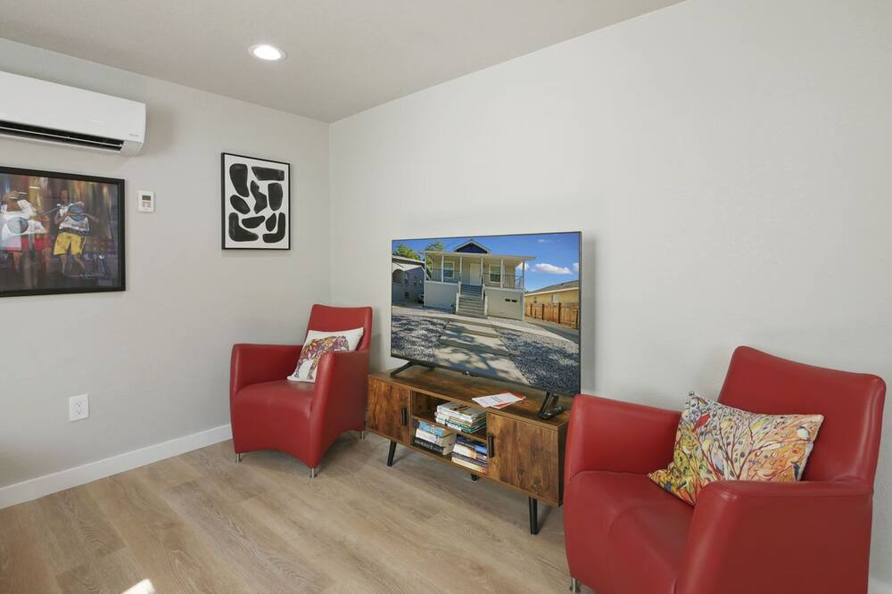 Photo of Livingroom in North Oak Park