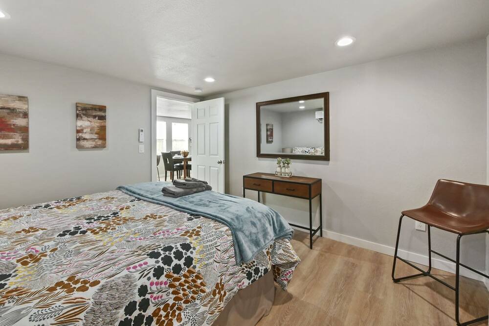 Photo of Bedroom in North Oak Park