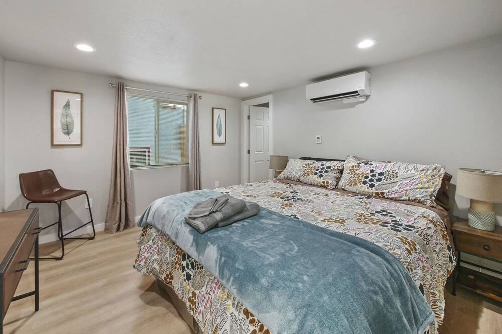 Photo of Bedroom in North Oak Park
