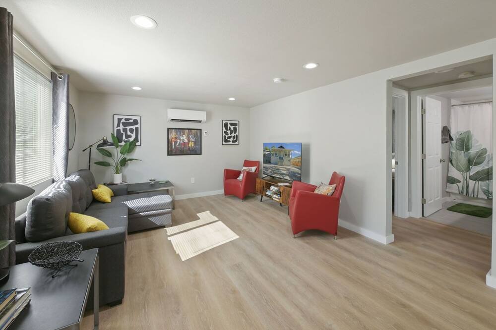 Photo of Livingroom in North Oak Park