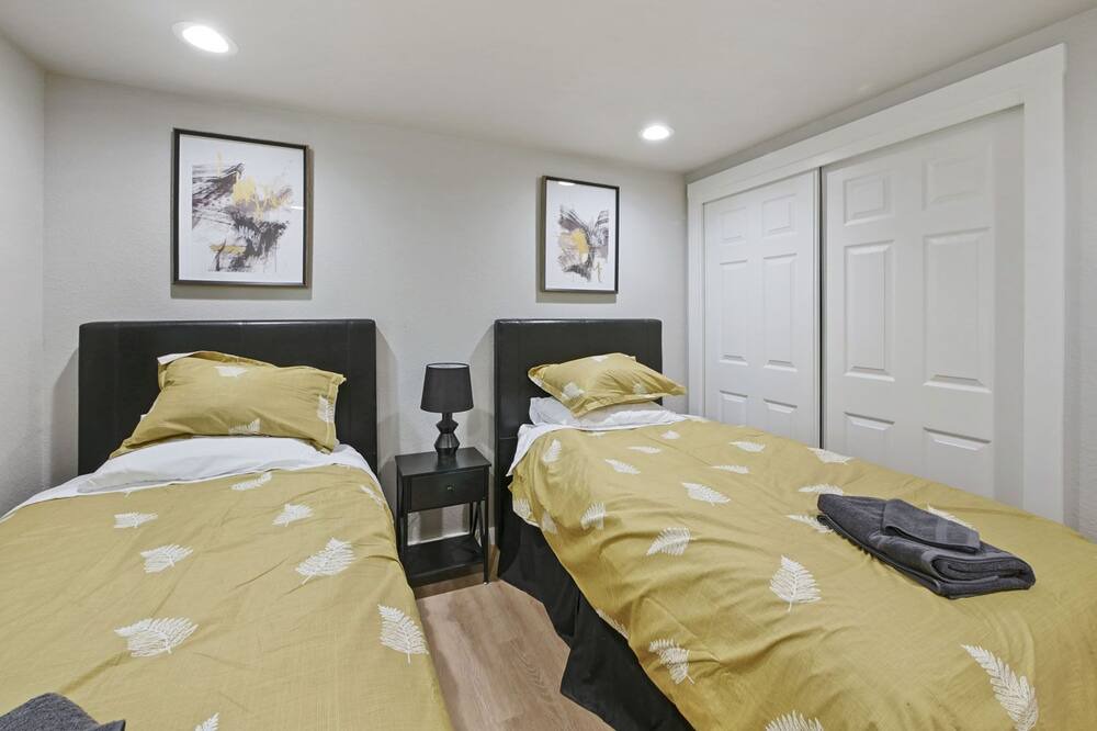 Photo of Bedroom in North Oak Park