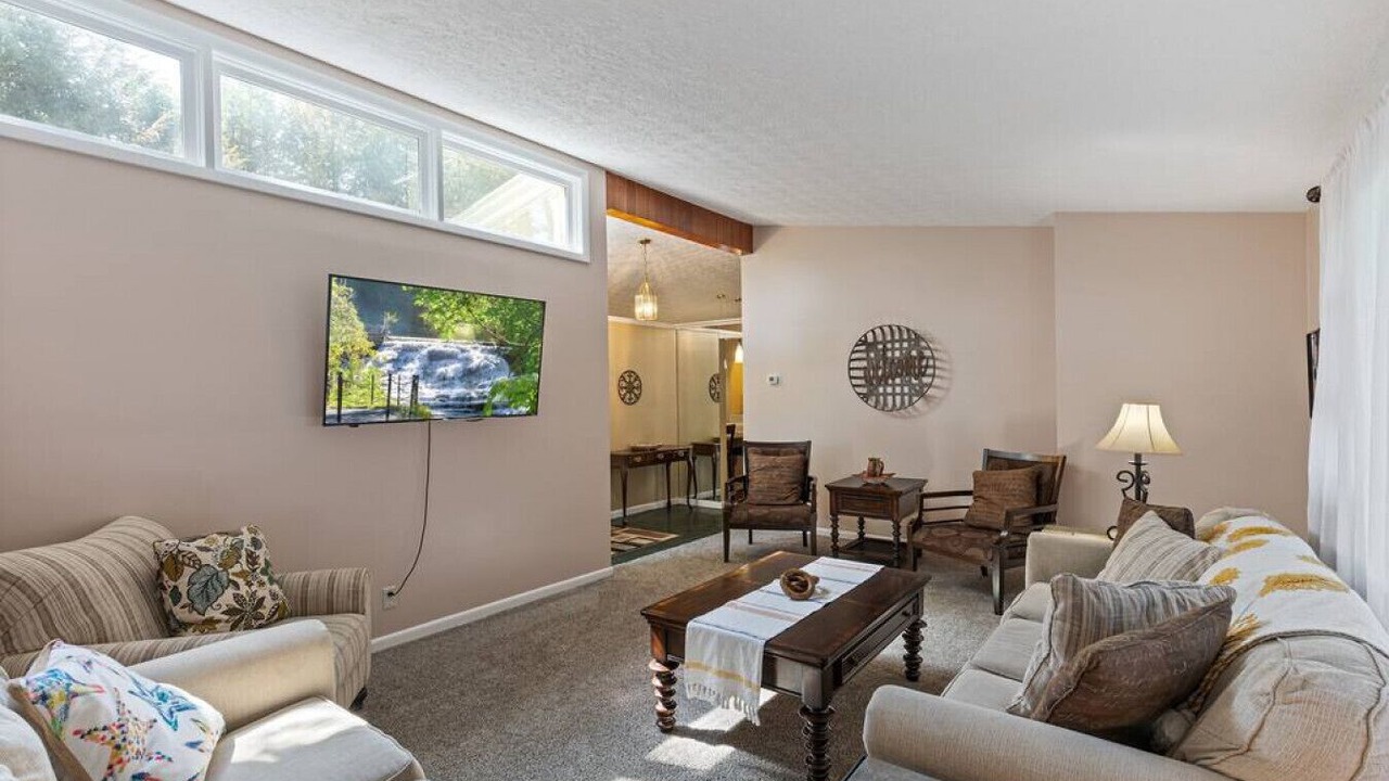 Photo of Livingroom in Penfield