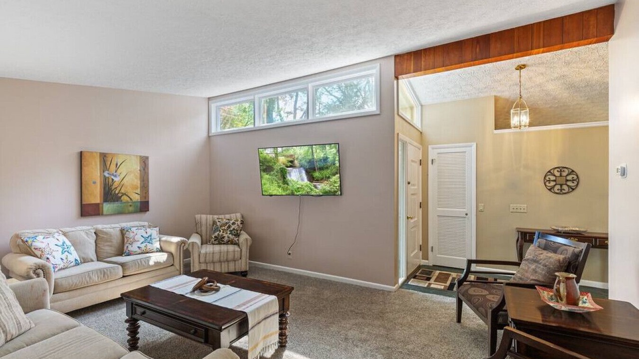 Photo of Livingroom in Penfield