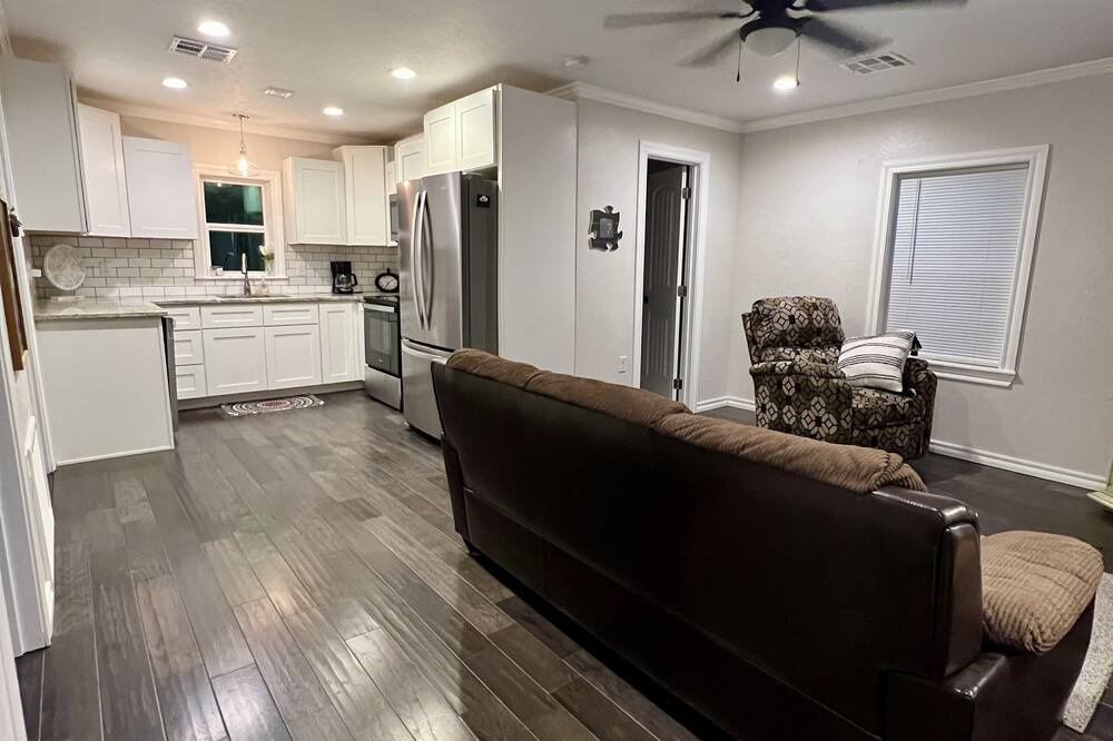 Photo of Livingroom in Ada