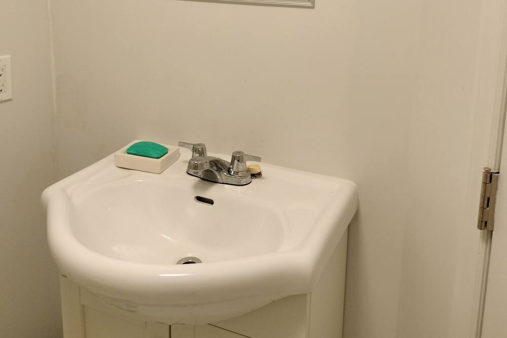 Photo of Bathroom in Downtown Gatineau