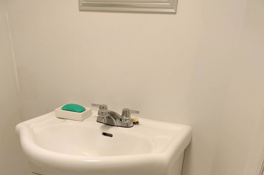 Photo of Bathroom in Downtown Gatineau