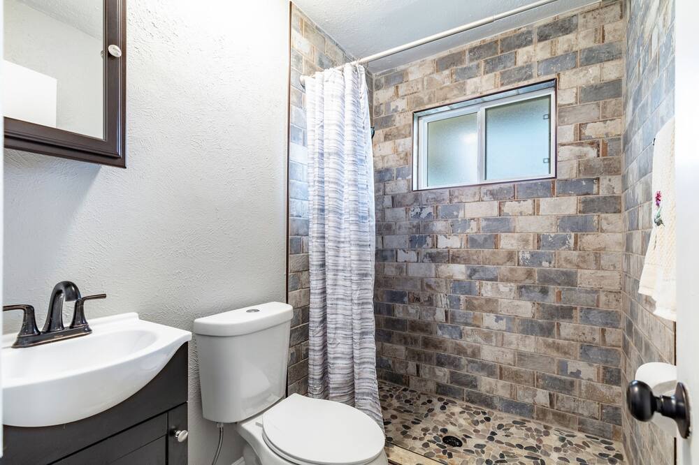 Photo of Bathroom in Kemp