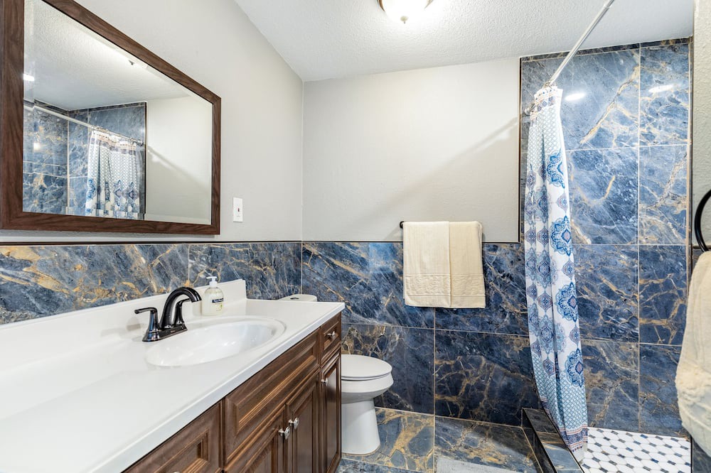 Photo of Bathroom in Kemp
