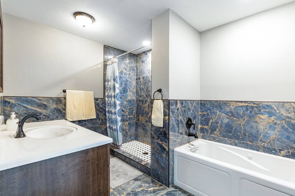Photo of Bathroom in Kemp