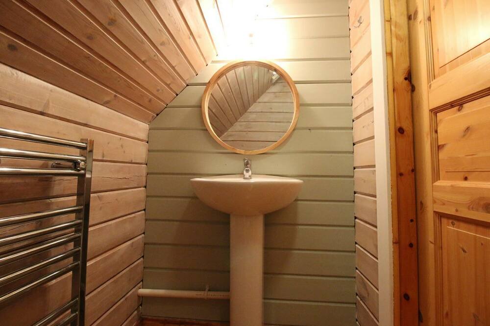 Photo of Bathroom in Llanrhystud