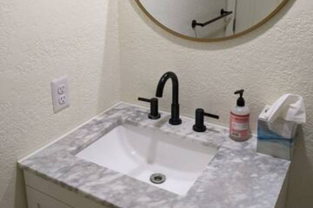 Photo of Bathroom in Albertville