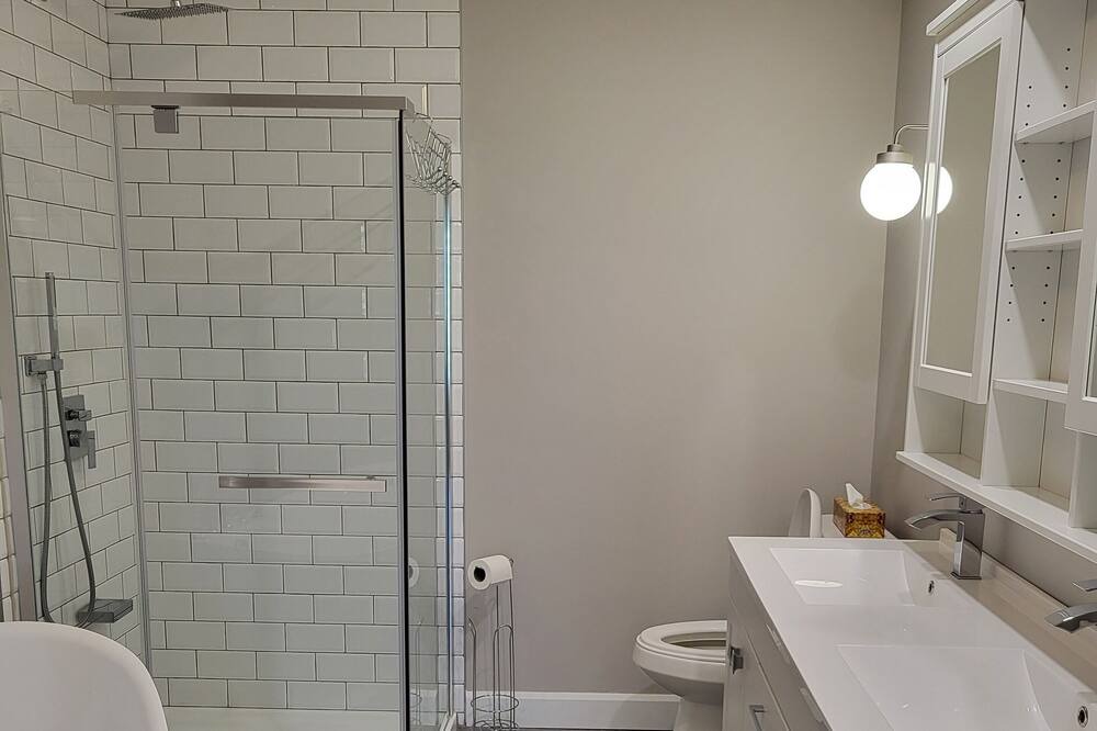 Photo of Bathroom in Jonquiere