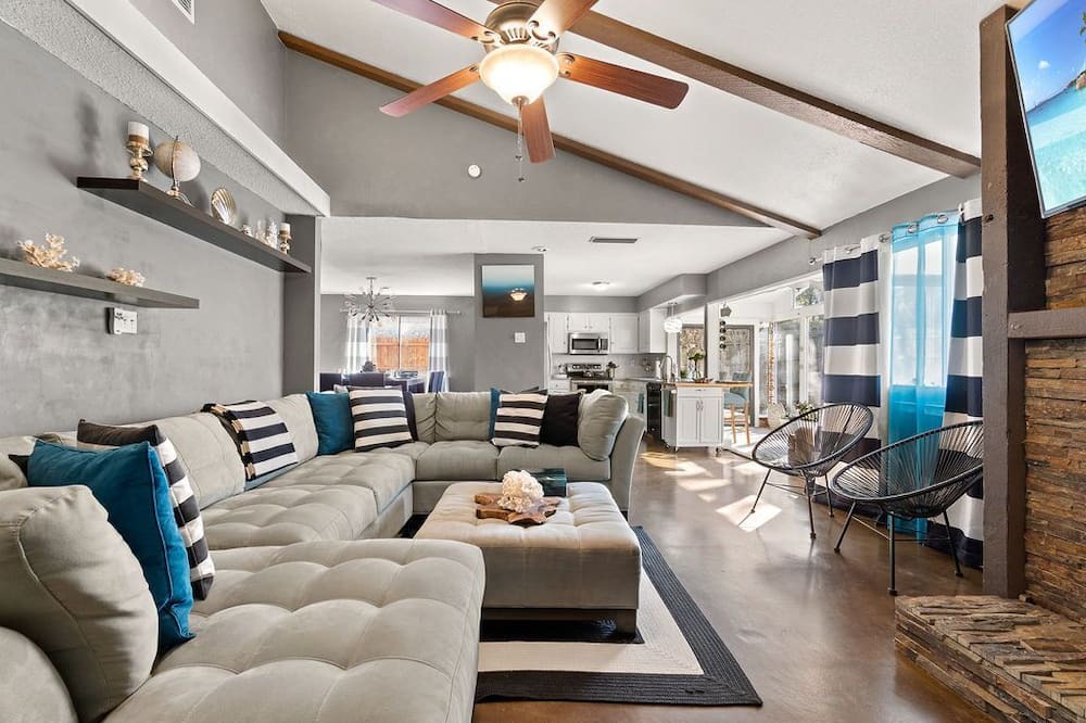 Photo of Livingroom in Euless