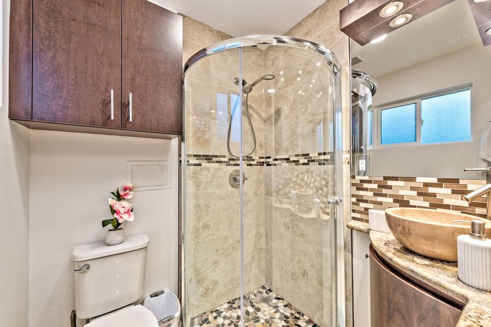 Photo of Bathroom in Spanish Oaks