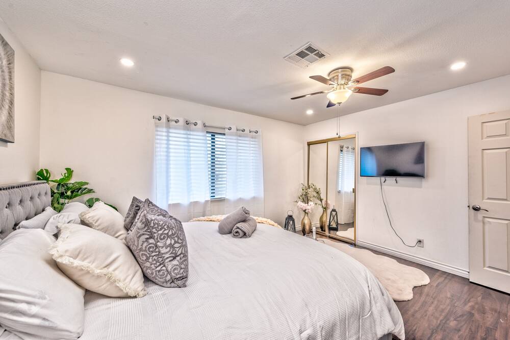 Photo of Bedroom in Spanish Oaks